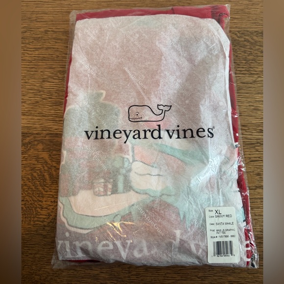 NWT Vineyard Vines Santa Whale Christmas Red Long Sleeve Graphic Pocket Tee - Picture 9 of 10
